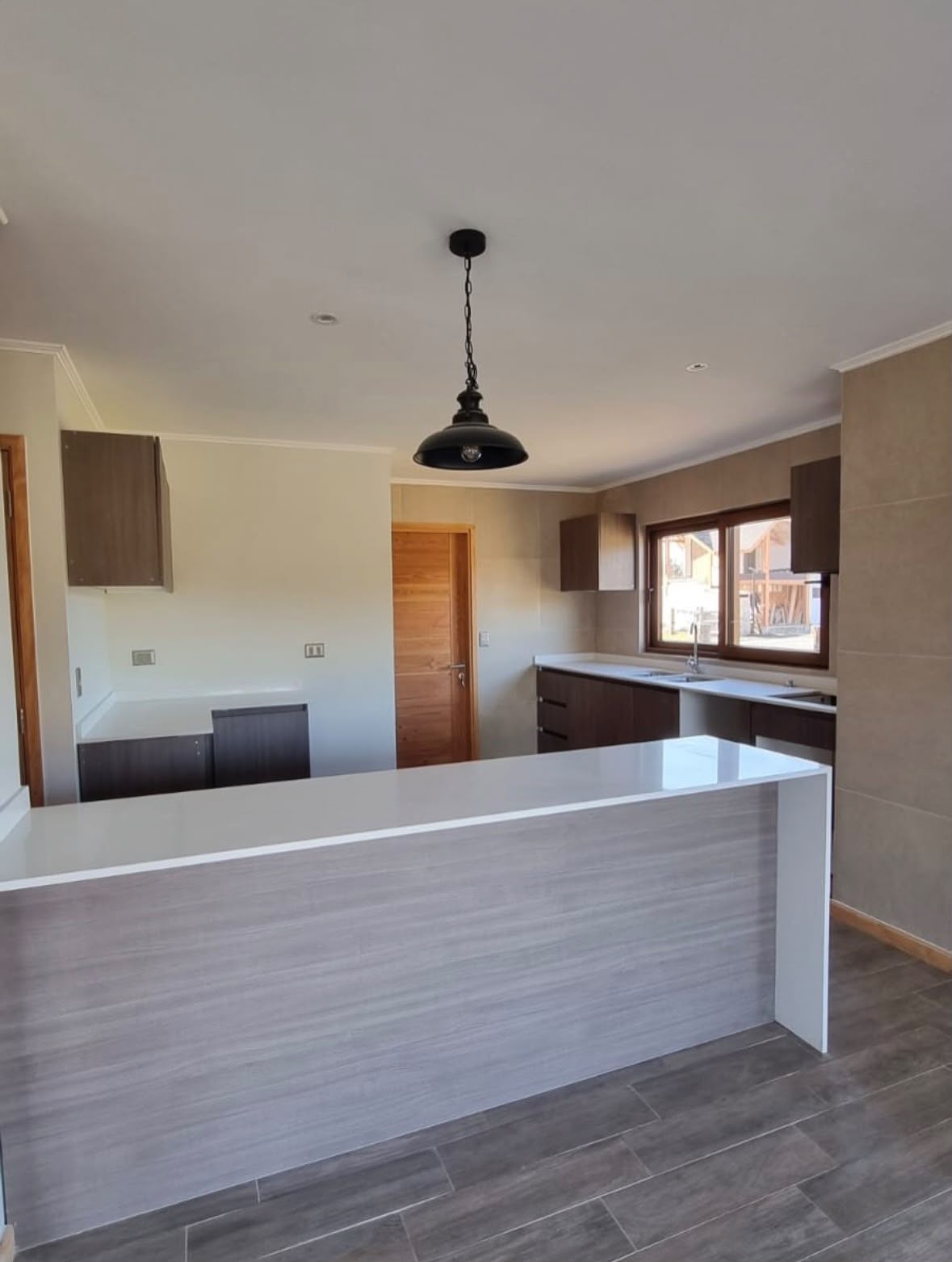 Hermosa casa en exclusivo condominio a 5 minutos del centro de Pucón - Principal